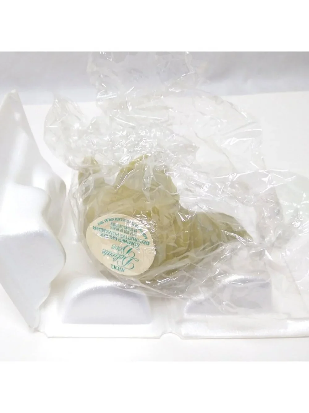 Avon Delicate Dove Decorative Pomander Summer Breeze Scented Wax Accent NIB VTG